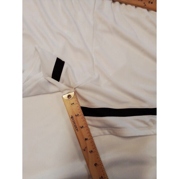 Women's Nike White Standard Fit Shorts Size Large Nwt Tag Attached Small Stain - Picture 11 of 12